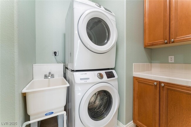 Building Photo - 24 Via Vasari Unit 204