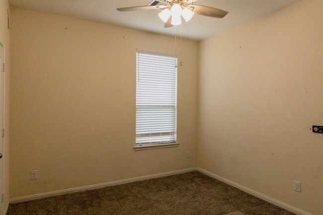 Photo - 221 White Wing Ln