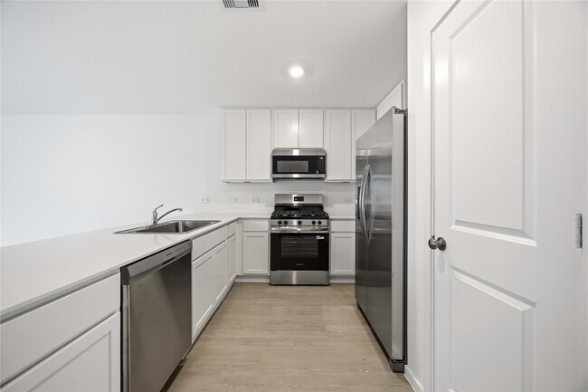Photo - 16842 Spotted Oak Dr