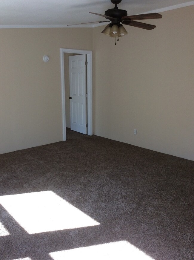 Photo - Large 4 Bedroom 2 bath DWMH