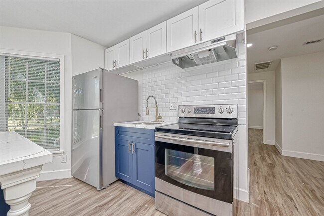Photo - 5609 Denmark St