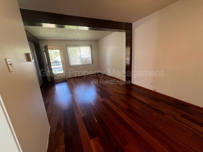 Photo - 8910 Hoyt Dr