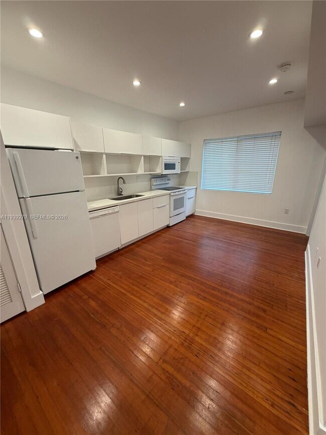 Photo - 3677 Poinciana Ave Unit 6A