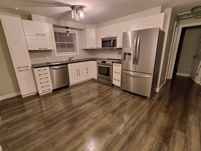 Building Photo - 172 Perry Ave Unit 3