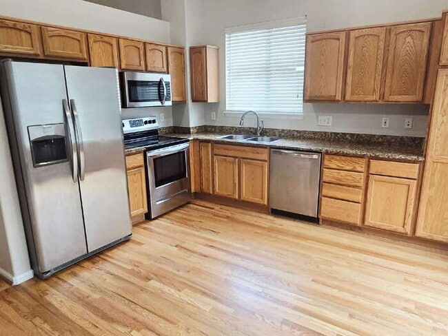 Cozy 3 Bed, 2.5 Bath Highlands Ranch House, 2 Car Garage, Fenced Yard, A/C