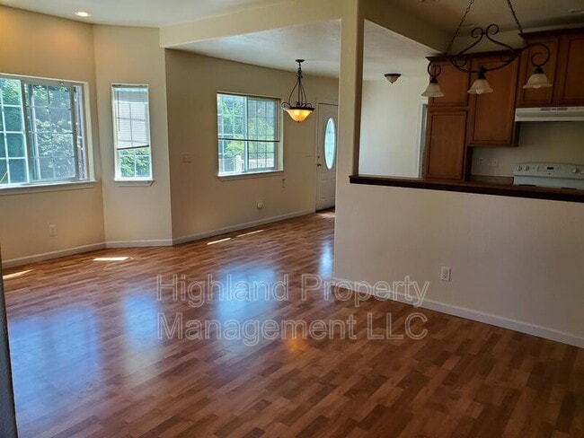 Photo - 1247 NE Williams St