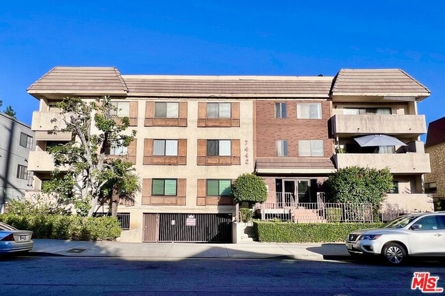 Photo - 7442 Hazeltine Ave Unidad 204