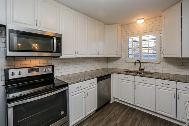 Photo - 218 Shenandoah Rd N