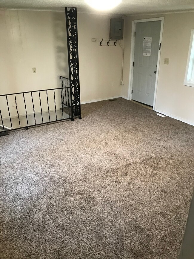 Living room - 121 Washington W St