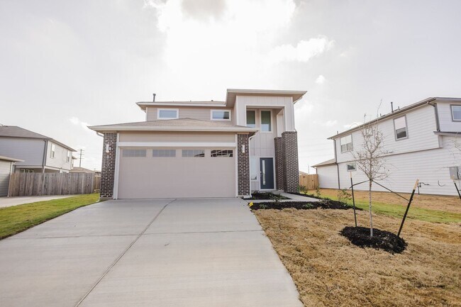 Building Photo - Super 4 Bedroom, 3 Bath, 2-Story Home in S...