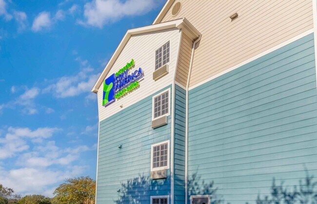 Furnished Studio-Wilmington - West