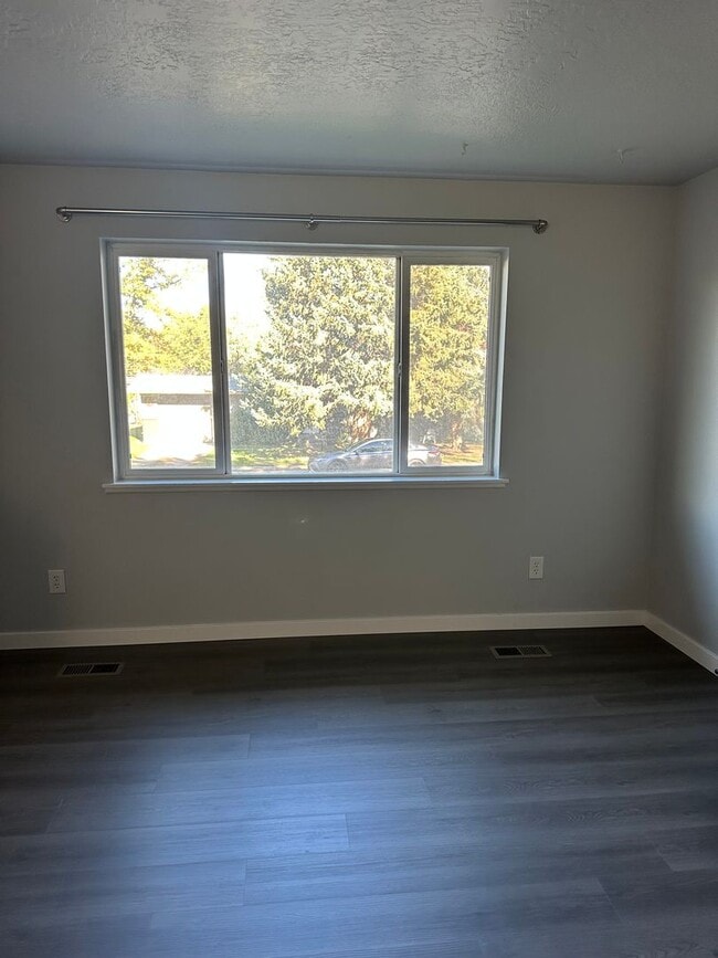 Photo - Updated 2-Bedroom 1 Bathroom Near Whitewat...