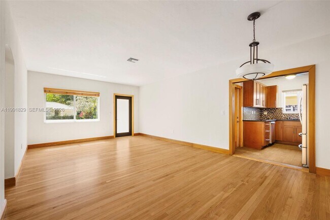 Photo - 2431 Overbrook St