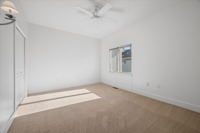 Photo - 243 Carron St