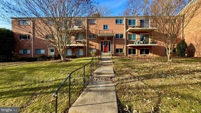 Building Photo - 10620 Weymouth St Unit 1