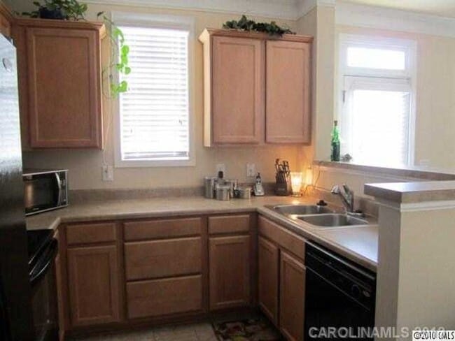 Photo - 3BR End Unit Townhome in Summers Walk