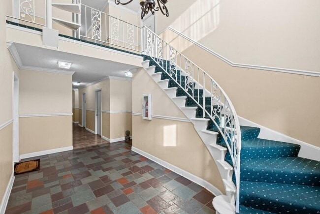 Photo - 6851 Roswell Rd NE