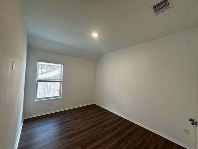 Building Photo - 5111 Winslow Grv Dr