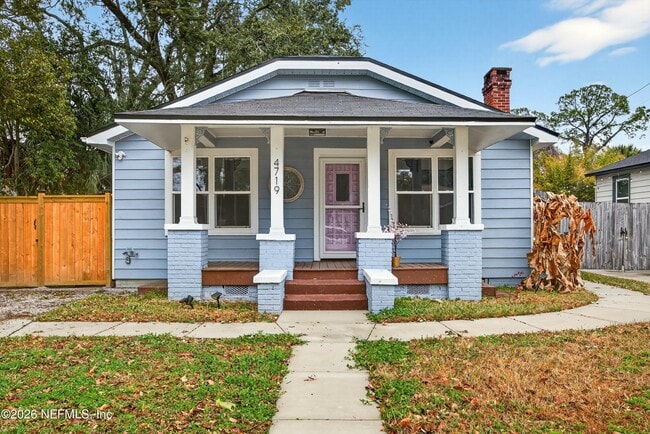 Photo - 4719 College St