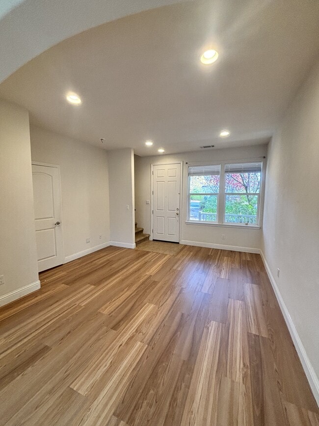 Photo - 114 Ironhorse Place