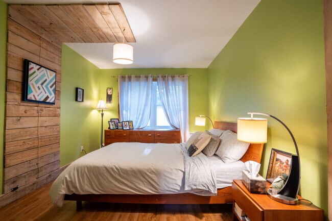 Photo - 1540 Chem. Michel Unit ID1351275P