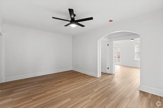 Building Photo - 3453 Miami St Unit 2F Rental
