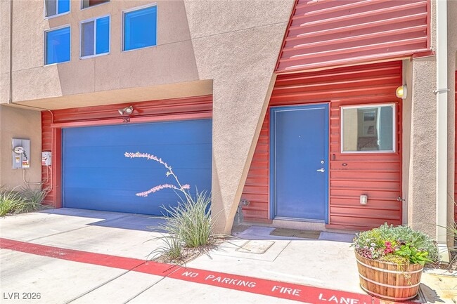 Photo - 251 Tower St