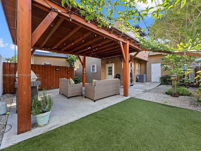 Photo - 1016 SW 12th Ave Unit .