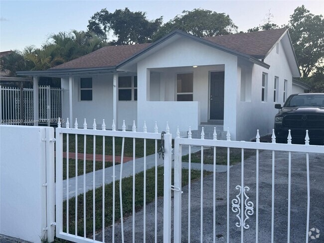 Building Photo - 432 NW 32nd Ct Unit 432 Rental