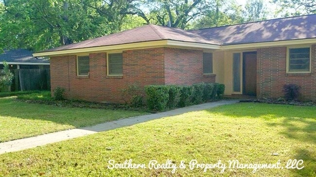 Building Photo - Churchill Estates Corner Lot