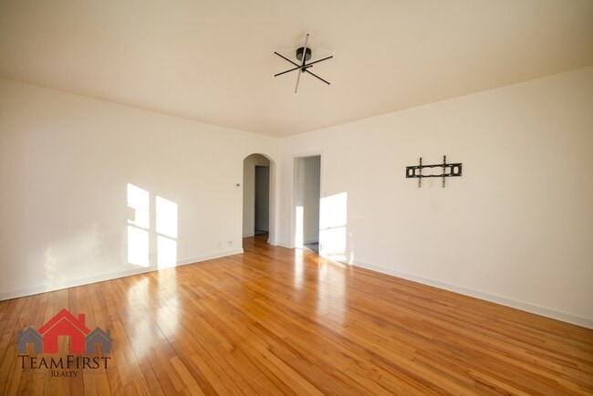 Photo - 1135 S Ridge Rd