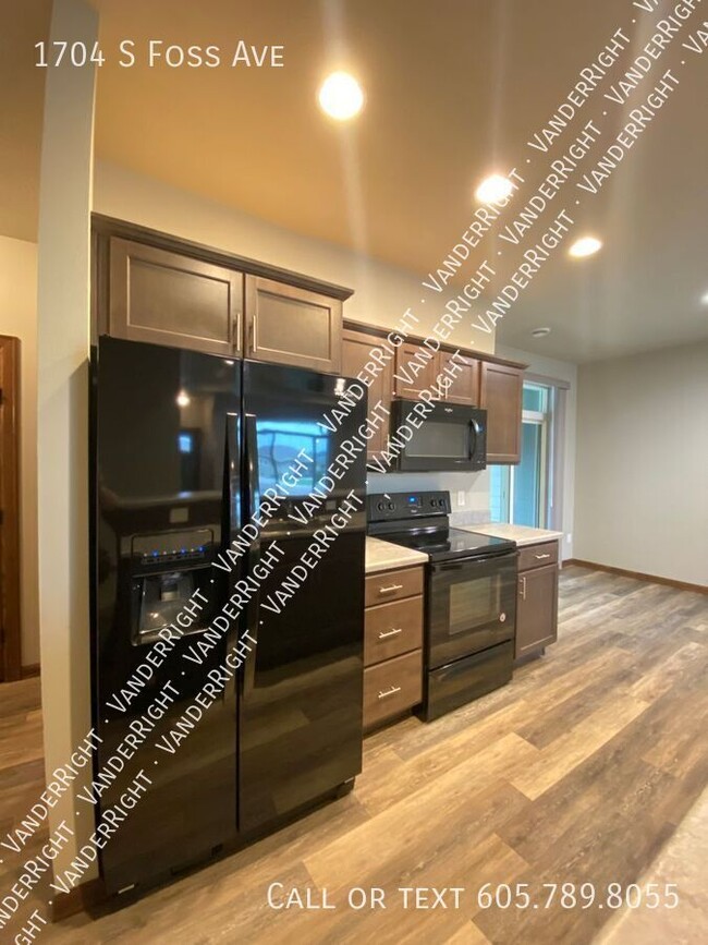 Photo - 1704 S Foss Ave