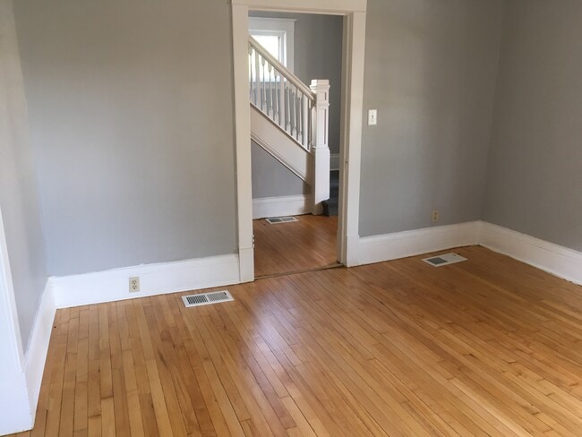 Photo - 914 Fulton St SE