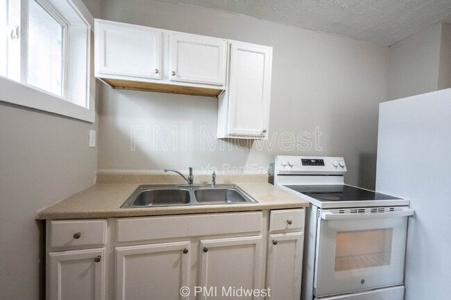 Photo - 2930 N Dearborn St Unit B