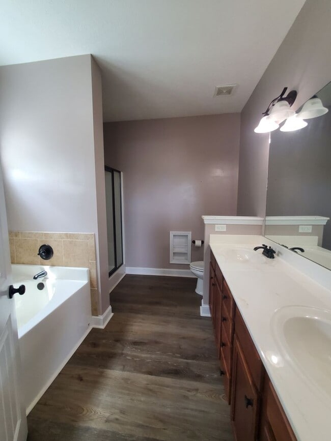 Photo - 2244 Lakedale Dr