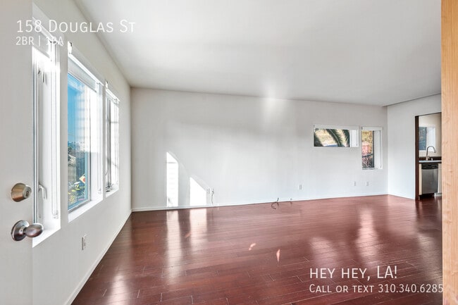 Photo - 158 Douglas St