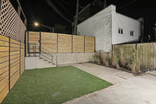 Photo - 723 N Willard Ct