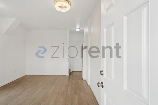 Photo - 2204 E 24th St