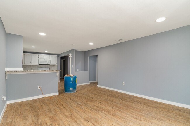 Photo - Spacious 4-Bedroom Home with Modern Finishes – Owenwood, Dallas