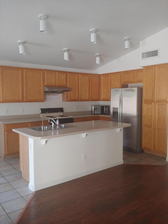 Photo - 1110 W Raven Dr