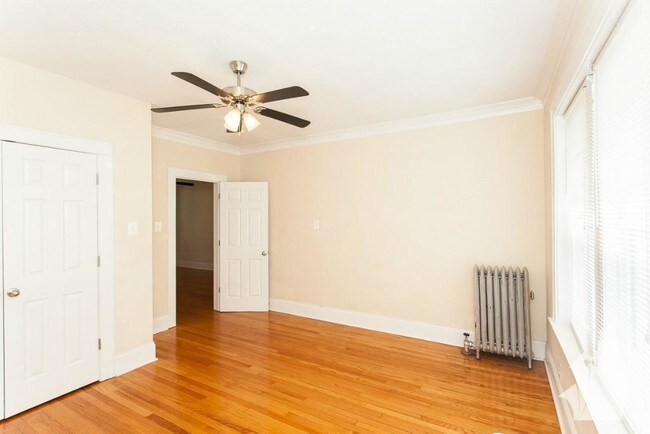 1921 W Winona St Unit 1925-1