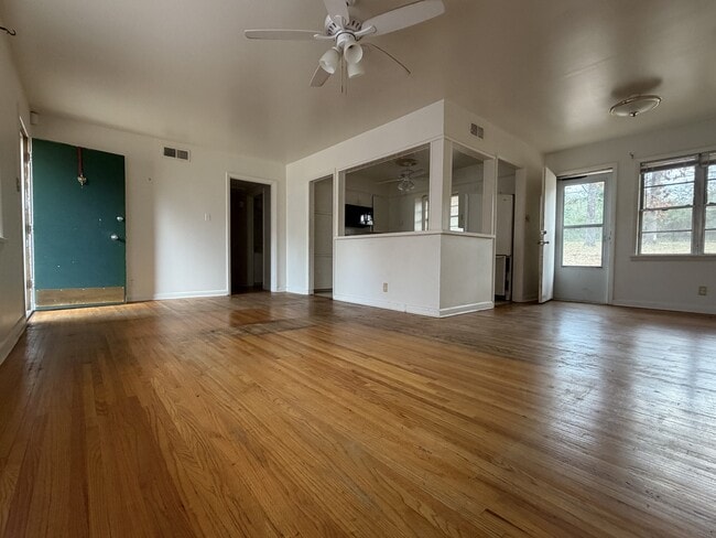 201 Hiawatha Dr