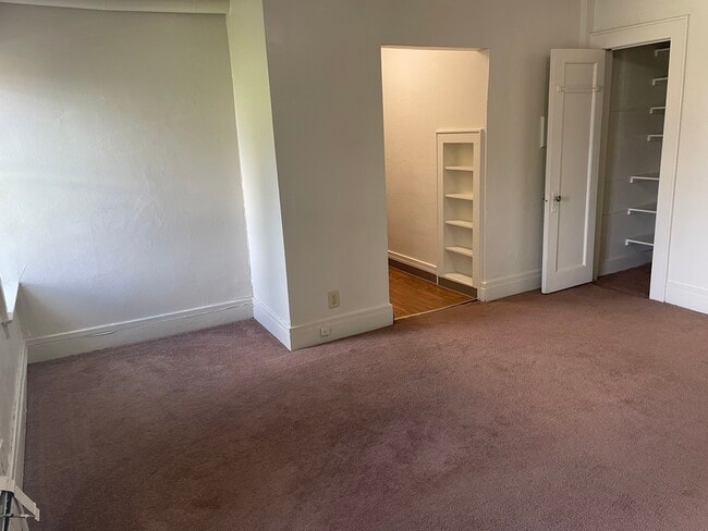 Photo - 502 University Apartments