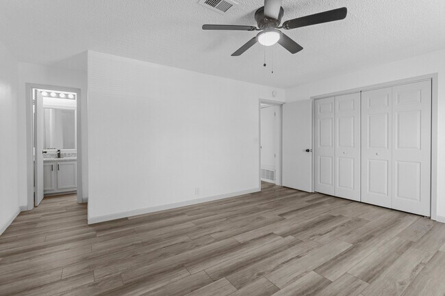 Photo - 220 Alexandria St