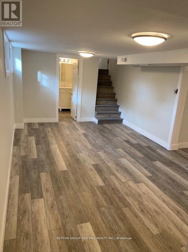 Photo - 251 Erb St E