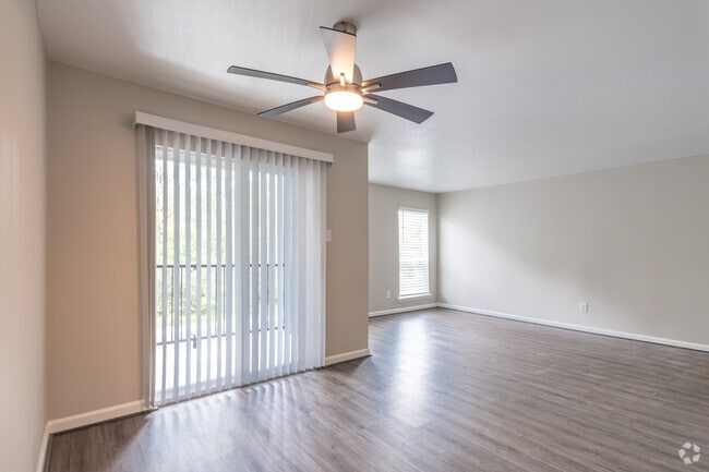 3BR, 2BA - 1400SF