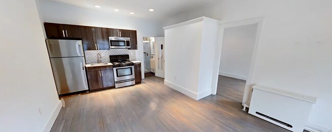 Building Photo - 223 Newbury St Unit #4F Rental