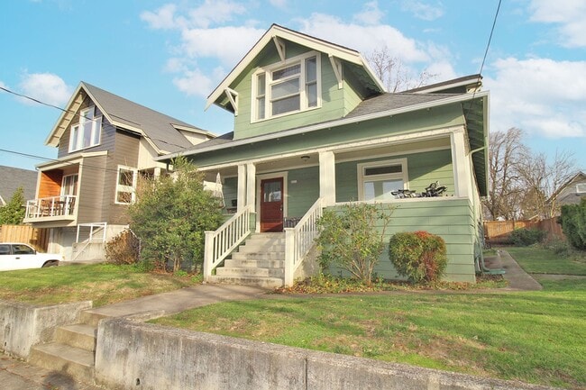Building Photo - 4826 NE 14th Pl Unit #1