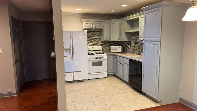 Photo - 9S060 Lake Dr Unit 12-102