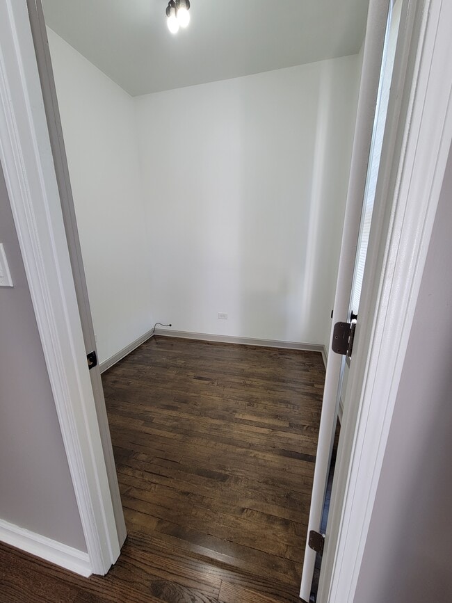 Den - 3219 W McLean Ave Unit #2